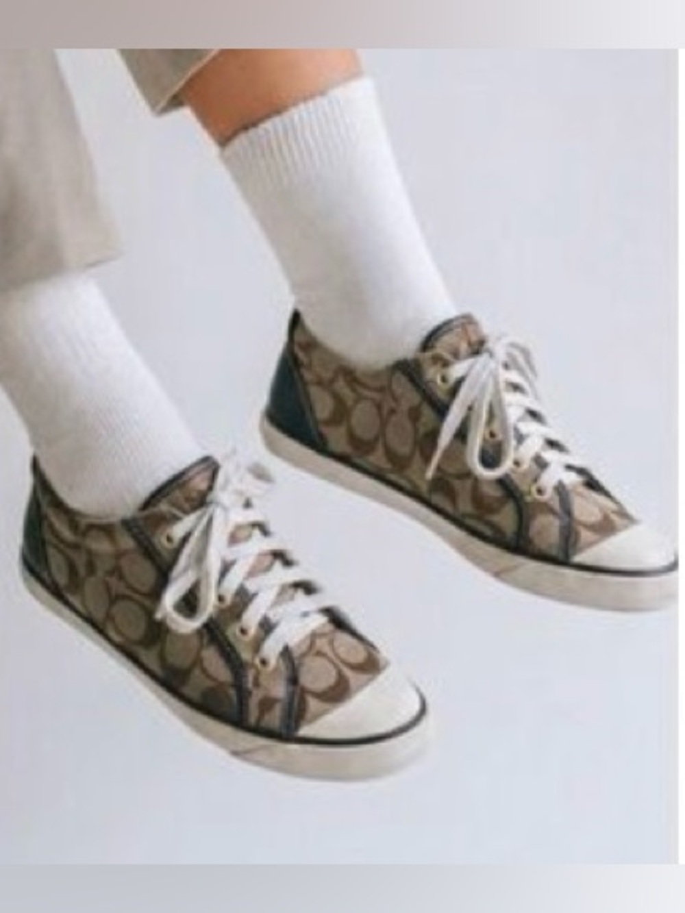 โขCOACHโขTAN & BROWN BARRETT SIGNATURE โCโ CANVAS LOW TOP LACE-UP SNEAKERS SIZE 8